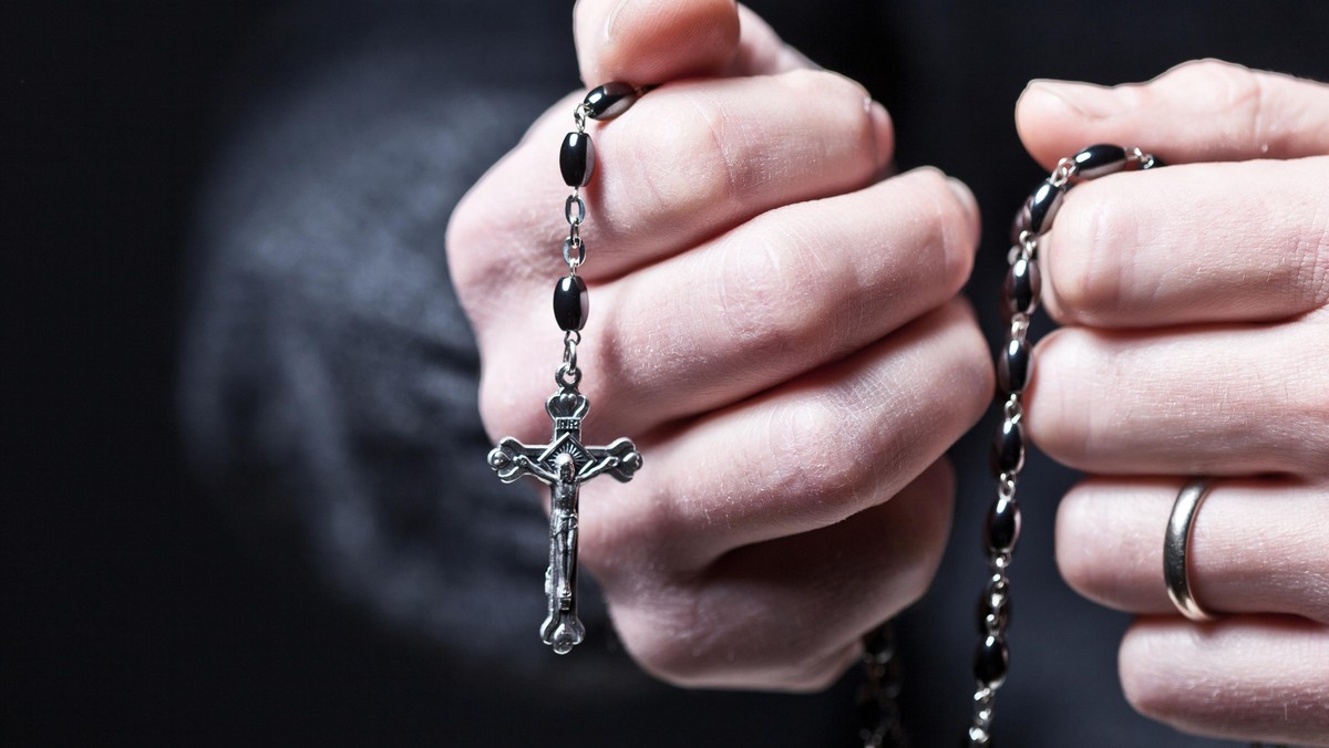 hands and rosary