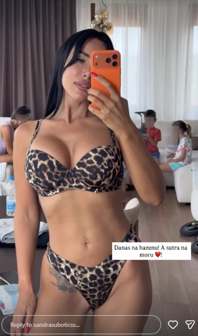 (FOTO) POZNATA SRKINJA SKINULA 25 KILOGRAMA I GRMI KAKO IZGLEDA: Obukla tigrasti kupaći i ostavila bez daha sve