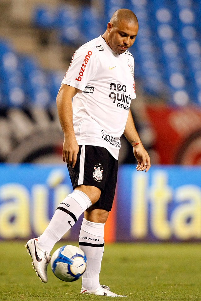 Ronaldo Luis Nazario de Lima był wielką gwiazdą, za kołnierz nie