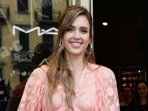 Jessica Alba villantja a legtökéletesebb nyári szetteket