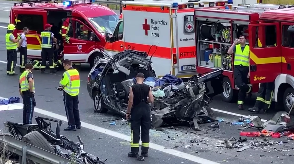 Automobil u kojem su bili Aleksinčani je potpuno smrskan