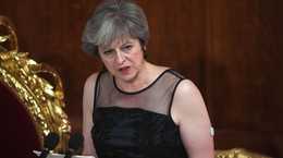 Tajemniczy &quot;plaster&quot; na ramieniu brytyjskiej premier. Co to takiego?