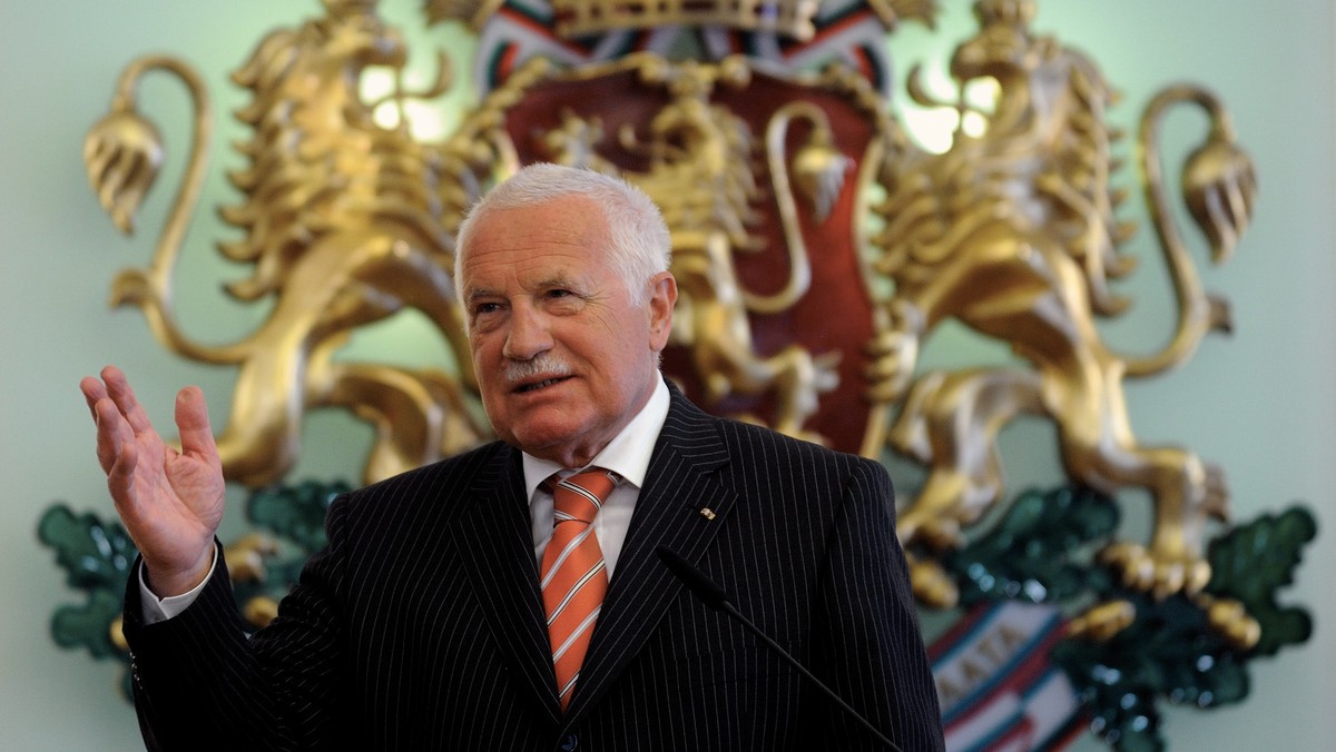 Prezydent Czech Vaclav Klaus na łamach dziennika "Mlada fronta Dnes" zarzucił w sobotę czeskim mediom manipulowanie opinią publiczną poprzez ujawnienie w ostatnich dniach zapisów rozmów podsłuchanych przez czeskie tajne służby.