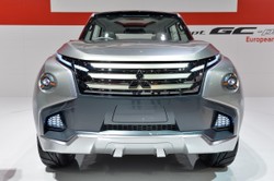 Nowy napęd Mitsubishi jedzie na podbój Polski. Spala 1,9 l na 100 km. WIDEO