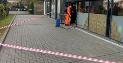 Kielce. Wszedł i bez słowa rozlał drażniącą ciecz w salonie masażu. Szuka go policja