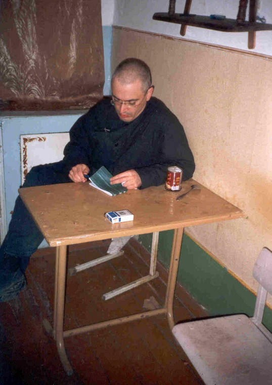 Michaił Chodorkowski w syberyjskim obozie w Krasnokamiensku. Fotografia z 2005 r.