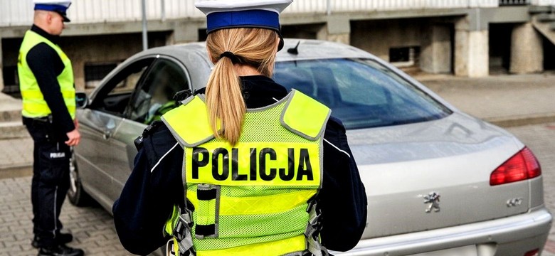 Nowa naklejka na auto obowiązkowa. Decyzja zapadła