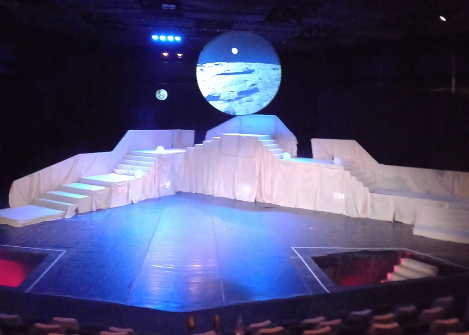 Scenografija za predstavu „Tesla, izumetnik“  SNP Novi Sad