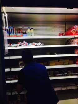 Skutki kremlowskiego embargo? W rosyjskich sklepach straszą puste półki. ZDJĘCIA