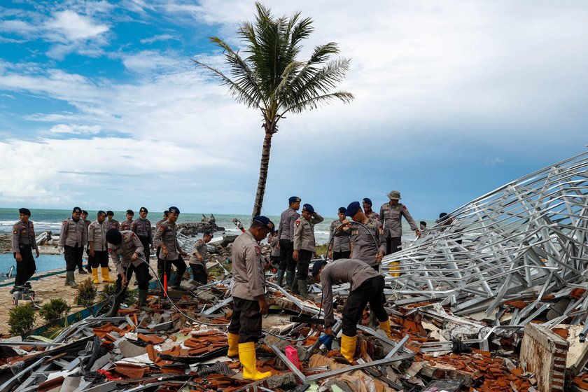 Indonezji grożą kolejne tsunami? Rośnie liczba ofiar