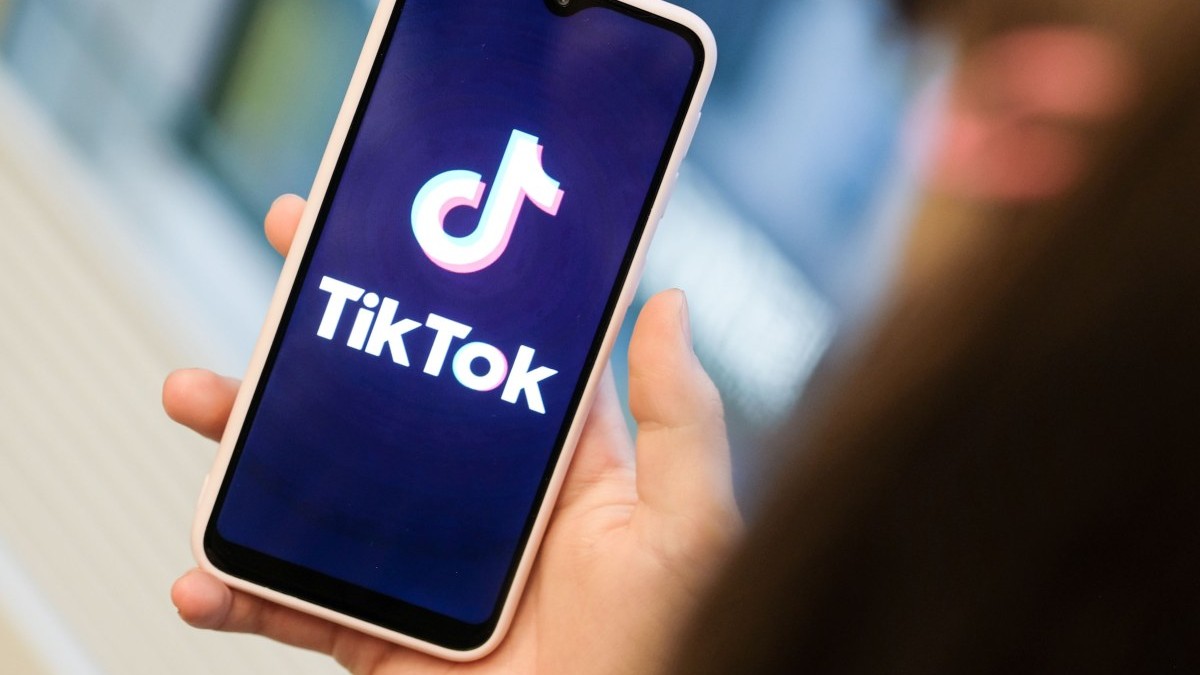 Acces interzis pe Facebook, Instagram și TikTok în România pentru copiii sub 14 ani, proiect de lege după atacul de la școala din Bistrița