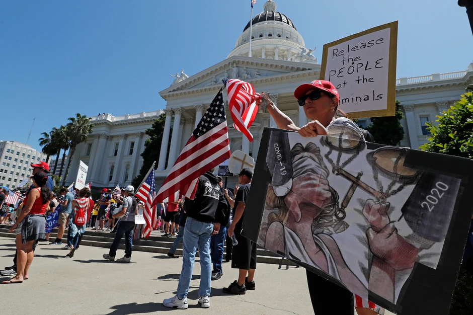 Protesti u Sakramentu zbog restriktivnih mera izolacije