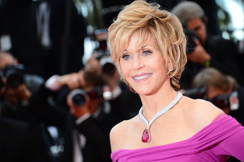 Jane Fonda jest przykładem pięknie starzejącej się starszej (to już w końcu 76 lat) pani.