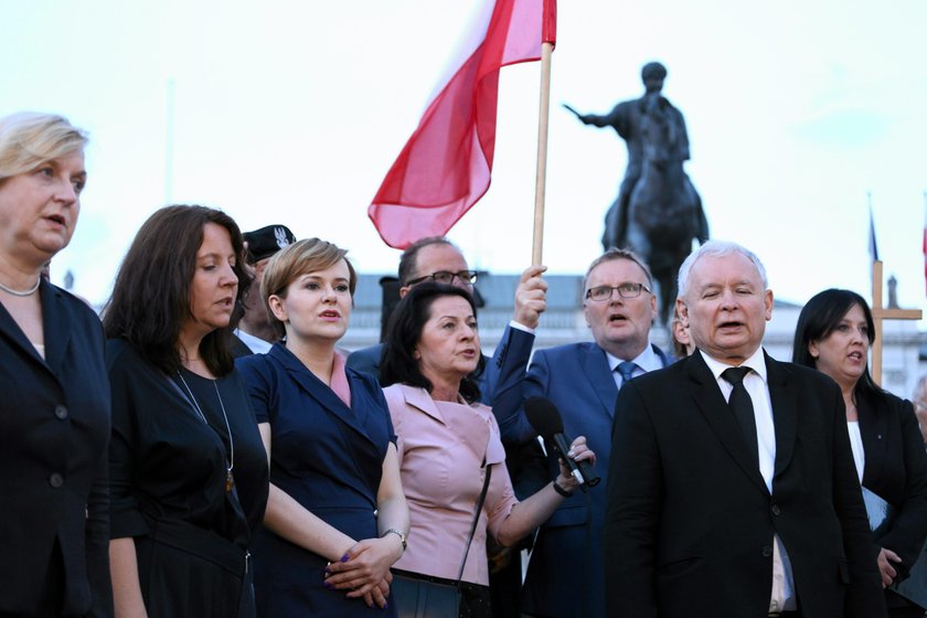 Senator PiS zataił majątek?! Pokrętnie się tłumaczy