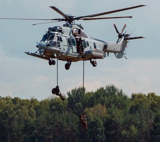 Celowe opóźnianie Caracali. Śmigłowce wybierze nowy rząd