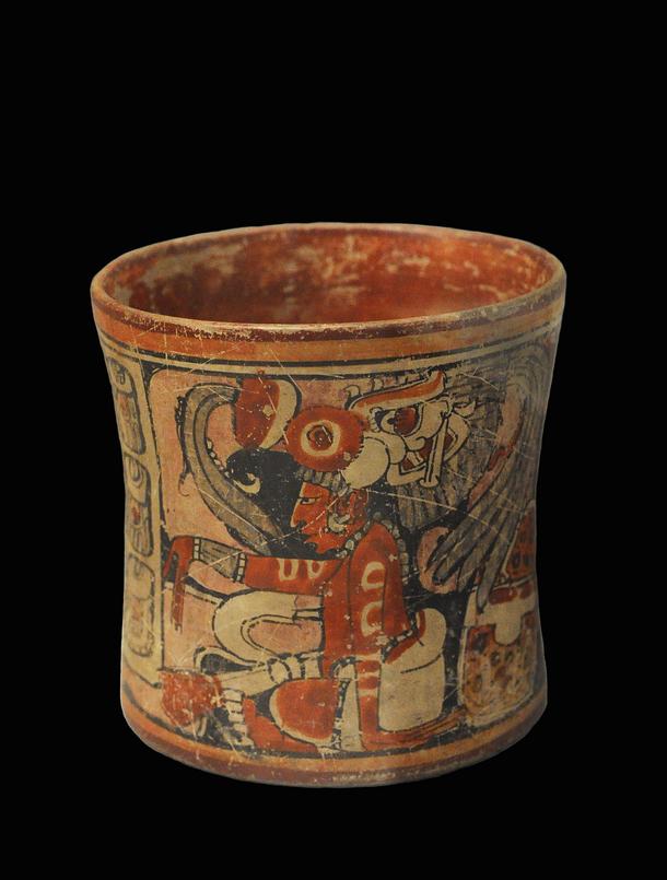 Naczynie do picia kakao używane w kulturze Majów. Pochodzi z Gwatemali, z okresu późnoklasycznego (600-900 n.e.)