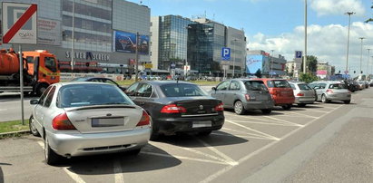 Urzędnicy płacą grosze za parking