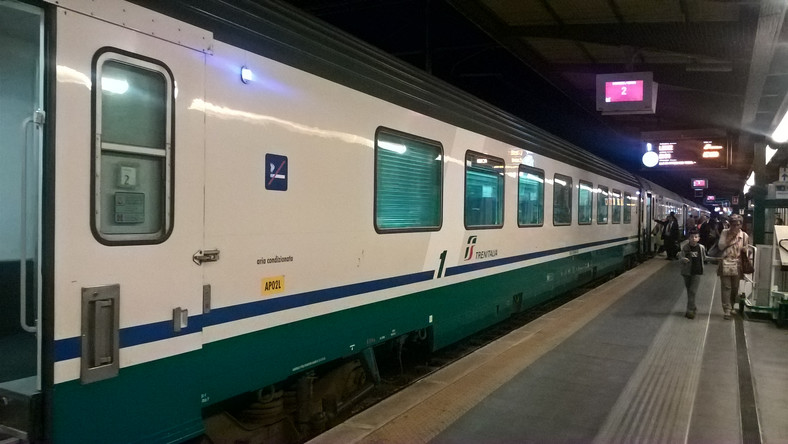 Włoskie wagony pociągu InterCity 727 z Rzymu do Palermo i Syrakuzy