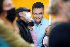 Hołownia rozdaje karty. Może rządzić z KO i Lewicą. [SONDAŻ DGP i RMF FM]