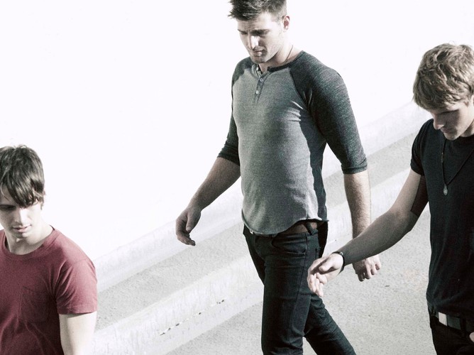 Trio z Los Angeles rozpoczęło działalność w 2009 roku, a debiutancki album 'Torches' ukazał się dwa lata później