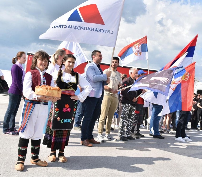 Petković i Radoičić kod Ljiga sa grupom momaka iz Leposavića i Severne MItrovice 