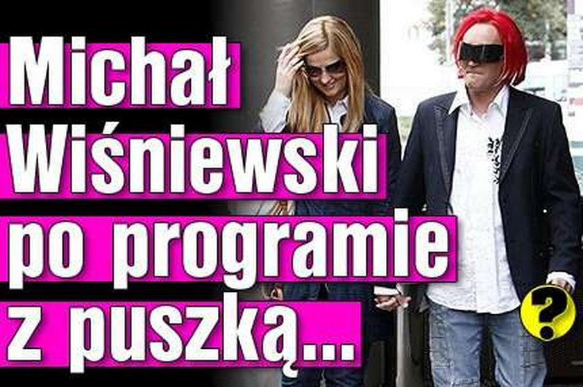 Michał Wiśniewski po programie z puszką...