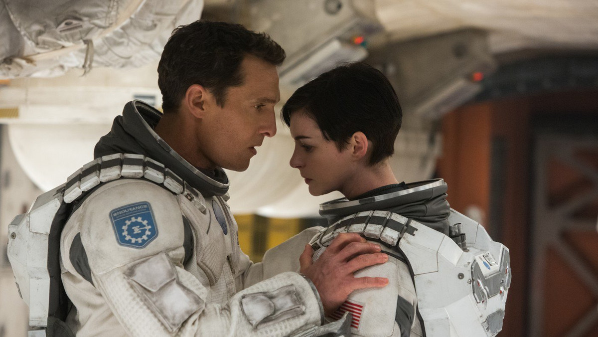 "Interstellar", widowiskowy film s-f Christophera Nolana, z Matthew McConaugheyem, Anne Hathaway i Michaelem Cainem w rolach głównych ukazał się na płytach Blu-ray i DVD.