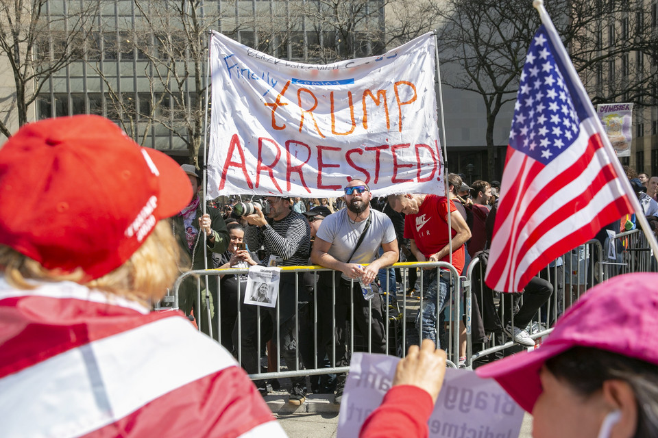 Sprawa aresztowania Trumpa. Tłumy w Nowym Jorku