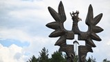Zdewastowano pomnik "Rzeź Wołyńska" na Podkarpaciu. Policja szuka sprawcy