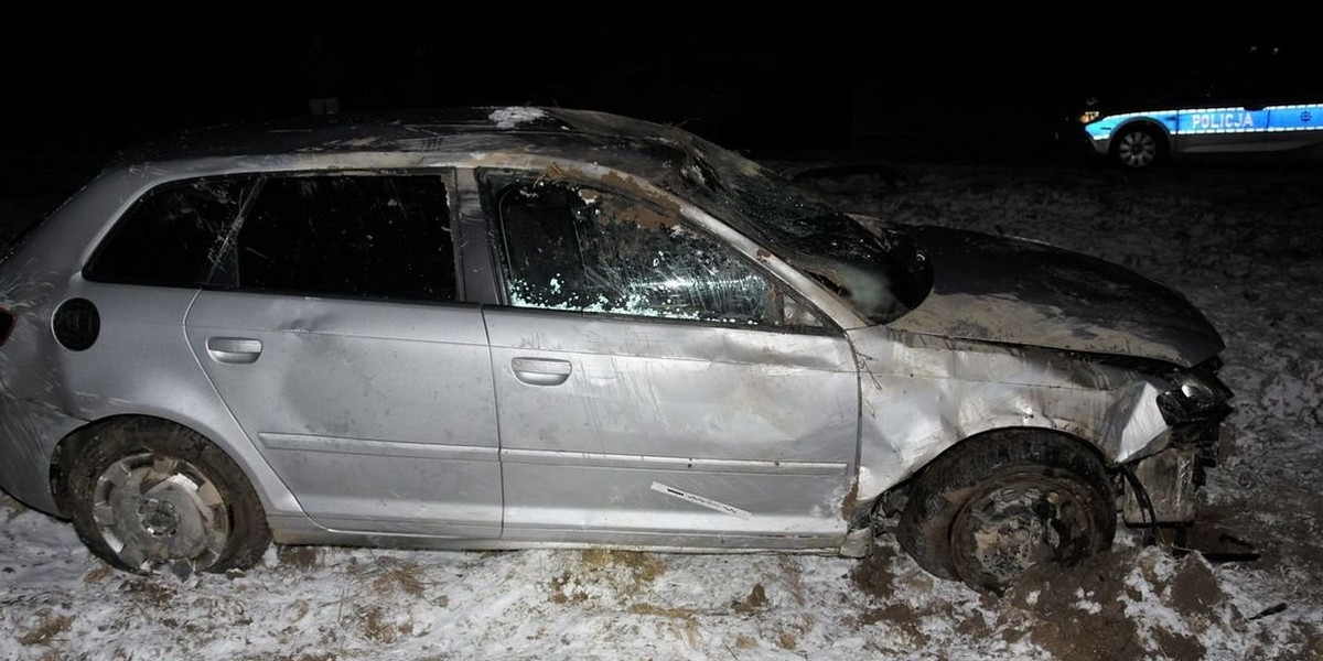 Rozbite auto, a obok ranny 21-latek. Tragedia w Otylinie