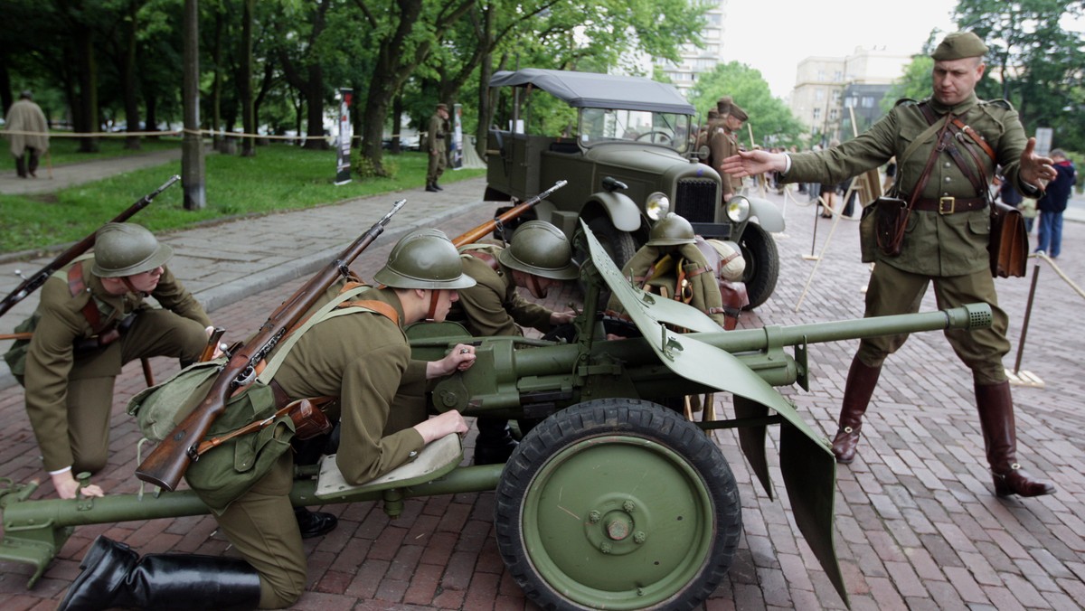 Archiwum Wojskowej Historii Śląska Cieszyńskiego z czeskiego Jabłonkowa i Muzeum 4. Pułku Strzelców Podhalańskich z Cieszyna znalazły się wśród nagrodzonych przez IPN pamiątkową statuetką "Kamień Pamięci 1939" za kultywowanie pamięci bohaterów kampanii wrześniowej.