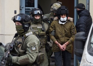 Kajetan P. zaatakował policjantów. Próbował gryźć i był agresywny