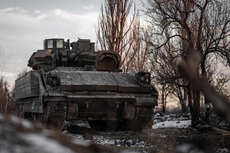 Amerykańskie wozy bojowe M-2 Bradley pozwalają Ukraińcom odpierać zmasowane ataki rosyjskiej piechoty. Ale czy na długo?