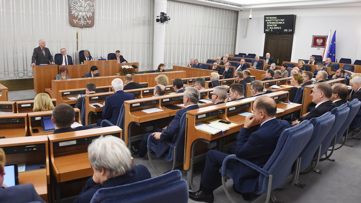 Senat opowiedział się dzisiaj za utworzeniem polskiej grupy, która wejdzie w skład Unii Międzyparlamentarnej - organizacji zacieśniającej współpracę między parlamentami z całego świata. Uchwała o utworzeniu polskiej grupy jest podejmowana przez obie izby parlamentu na początku każdej kadencji.