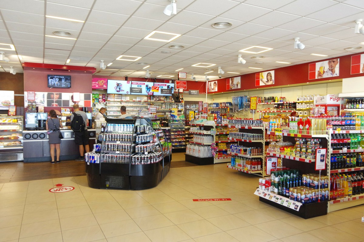 Zakaz alkoholu na stacjach paliw? Ministerstwo Energii ostrzega przed możliwymi skutkami dla kierowców