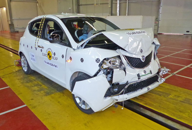 EuroNCAP Lancia Ypsilon niebezpieczna i łatwopalna