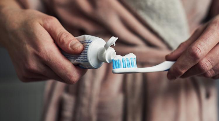 Ennyi ideig érdemes mosnunk a fogainkat. Fotó: Getty Images
