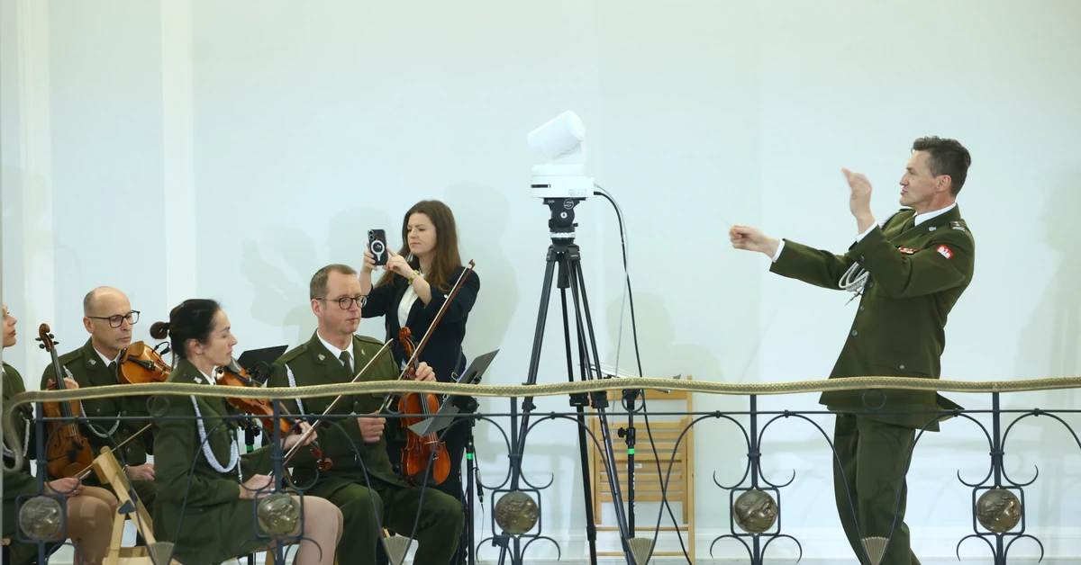 Spotkanie opłatkowe w Sejmie. Dyrygent skradł show [WIDEO]