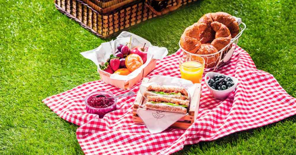 Co zabrać ze sobą na piknik? Akcesoria piknikowe Dom