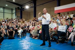 'Zawsze ostrzegam, jak się pojawia jakiś dobry sondaż...'. O tym badaniu CBOS mówił Tusk