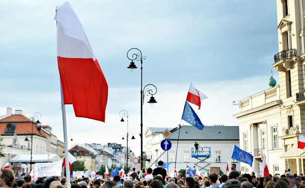 Demonstracja przed Pałacem Prezydenckim