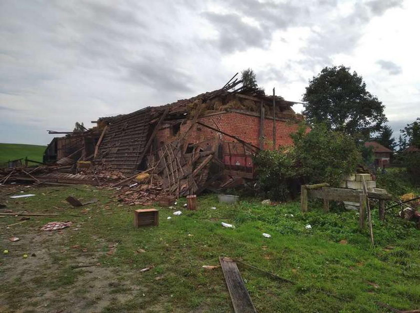 Zniszczone budynki, połamane drzewa i podtopienia. Burze w Polsce