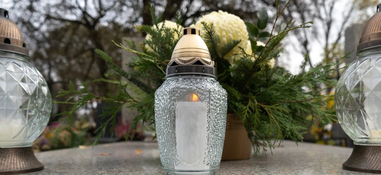 Tych zniczy nie stawiaj na grobie. Ten błąd popełnia wielu Polaków