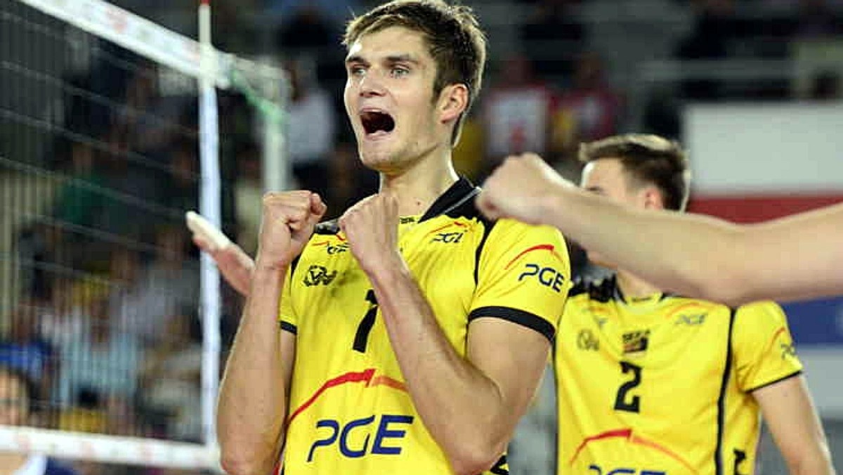 PGE Skra Bełchatów wyeliminowała w play-off AZS Politechnikę Warszawską (3-0) i wywalczyła awans do półfinału PlusLigi, w którym zagra z Jastrzębskim Węglem. - W ostatnim meczu postawiliśmy wszystko jedną kartę i się udało – podsumował spotkanie środkowy drużyny z Bełchatowa, Karol Kłos.