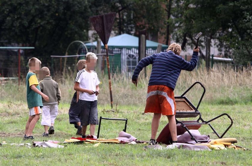 Groza! Gdzie są rodzice tych dzieci?