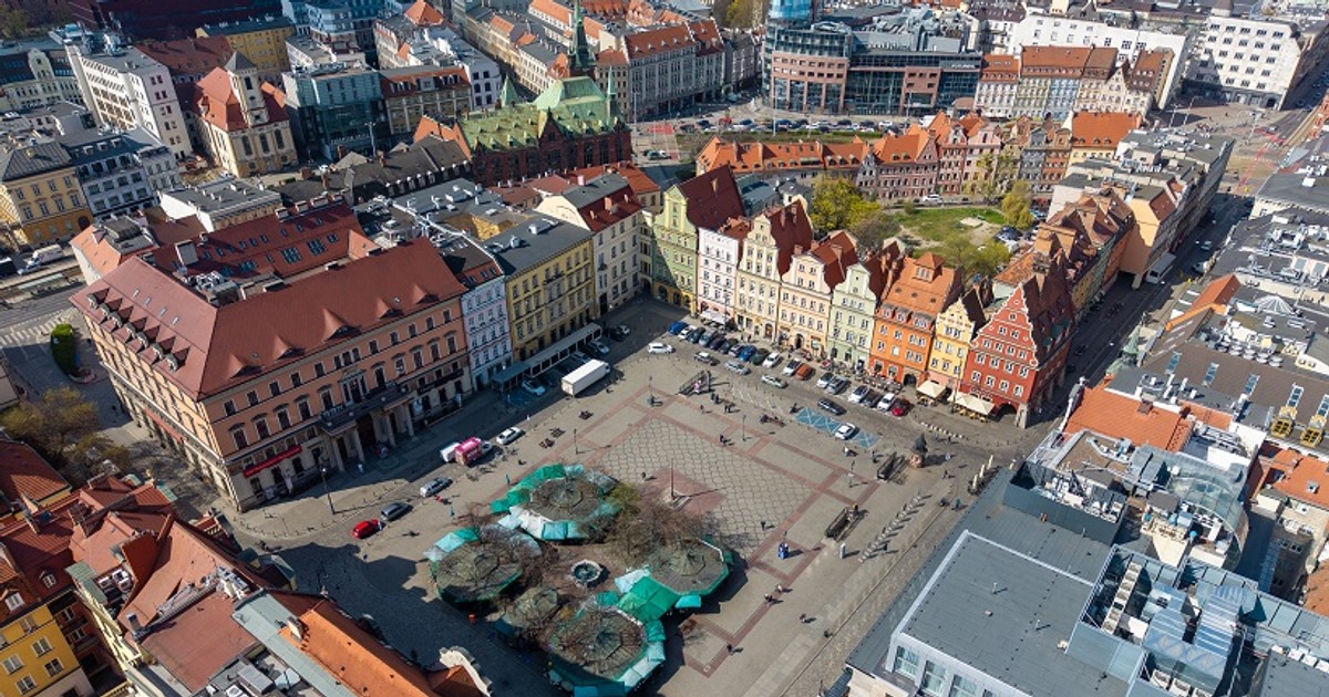 Plac Solny przez cały czas zamknięty dla aut wieczorami i w weekendy