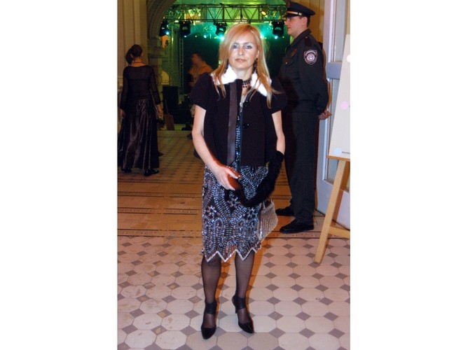 Na Balu Dziennikarzy w 2004 roku Monika Olejnik pokazała, że czasami każda kobieta kocha błyskotki. Niestety, czasami to trudna miłość...