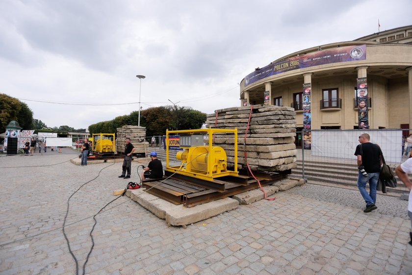 Organizacja położenia iglicy pozostawiała wiele do życzenia