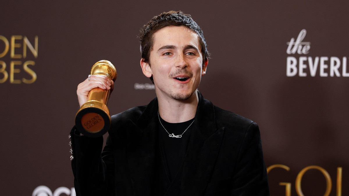 Timoti Šalame slavi sa njegovim prvim Zlatnim globusom u karijeri | Foto: CHRIS TORRES/EPA/Shutterstock