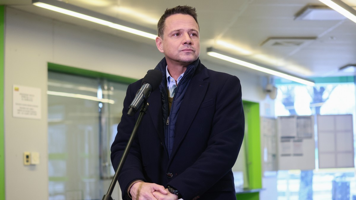 Rafał Trzaskowski skonfrontował się z dziennikarzem prawicowej stacji podczas konferencji prasowej w Płocku. &quot;Pan się nie powstrzyma&quot; [Źródło: Onet]